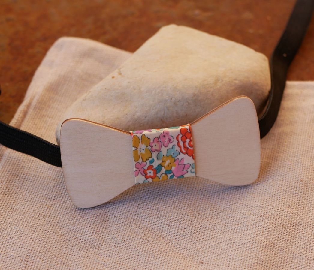 Poplar wood bow tie for baby to personalize