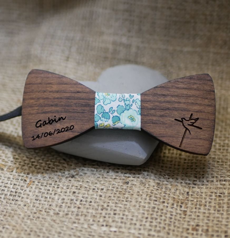 Wooden bow tie for children with your choice of engraved design made in France