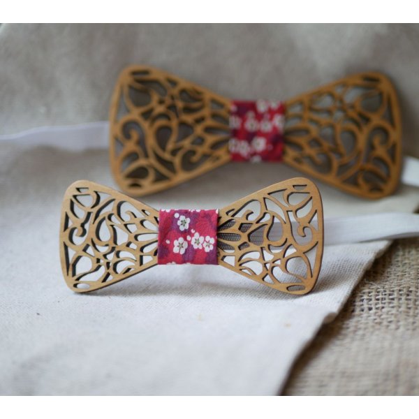 Children's wooden bow tie with openwork arasbesques