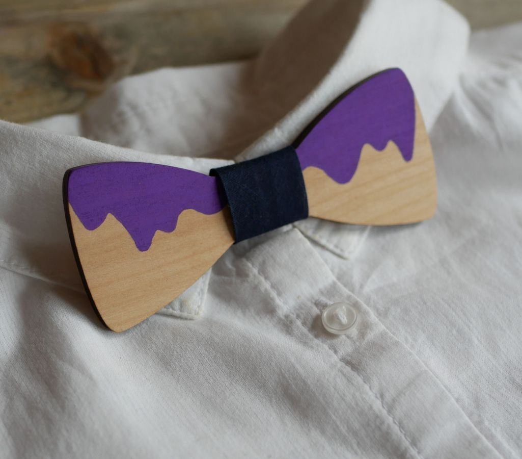 Two-tone wooden bow tie for children to personalize