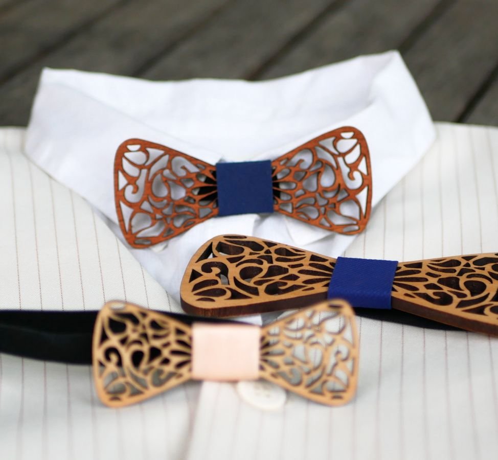 Children's wooden bow tie with openwork arasbesques