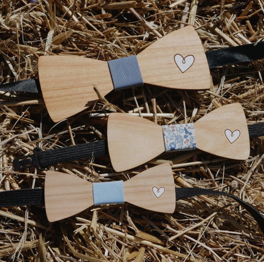 Wooden bow tie for children with your choice of engraved design made in France