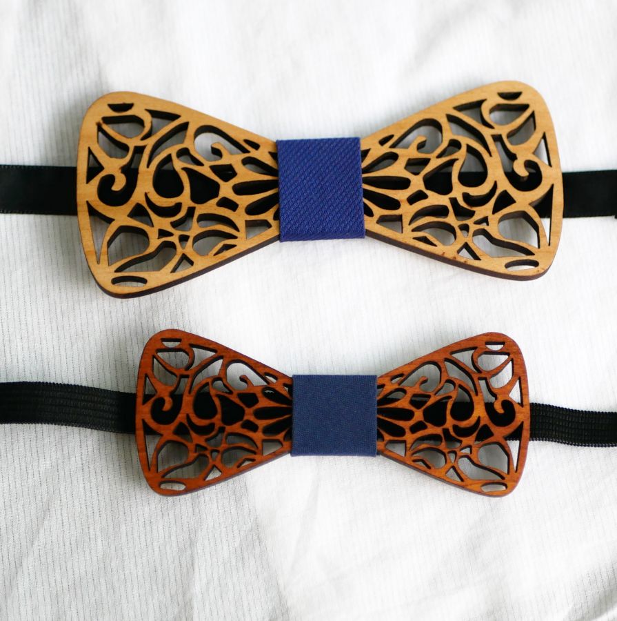 Children's wooden bow tie with openwork arasbesques