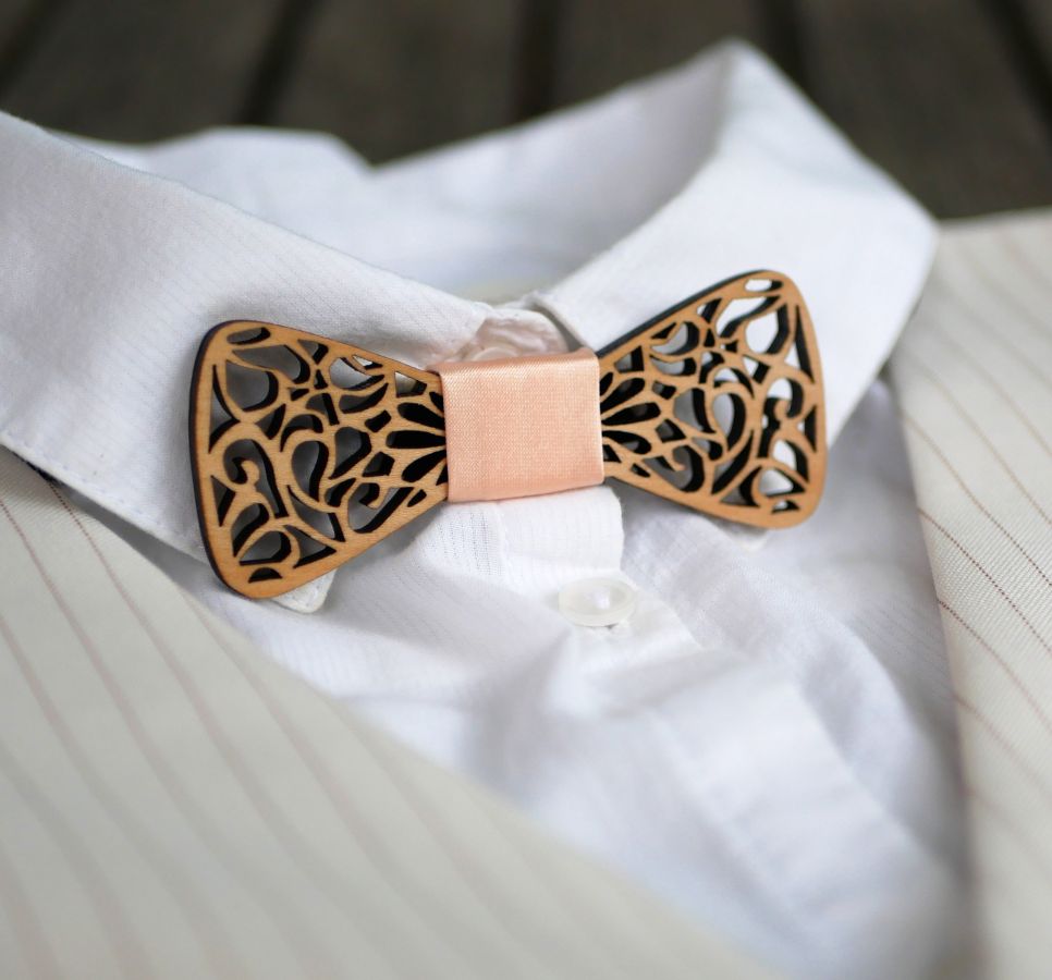 Children's wooden bow tie with openwork arasbesques