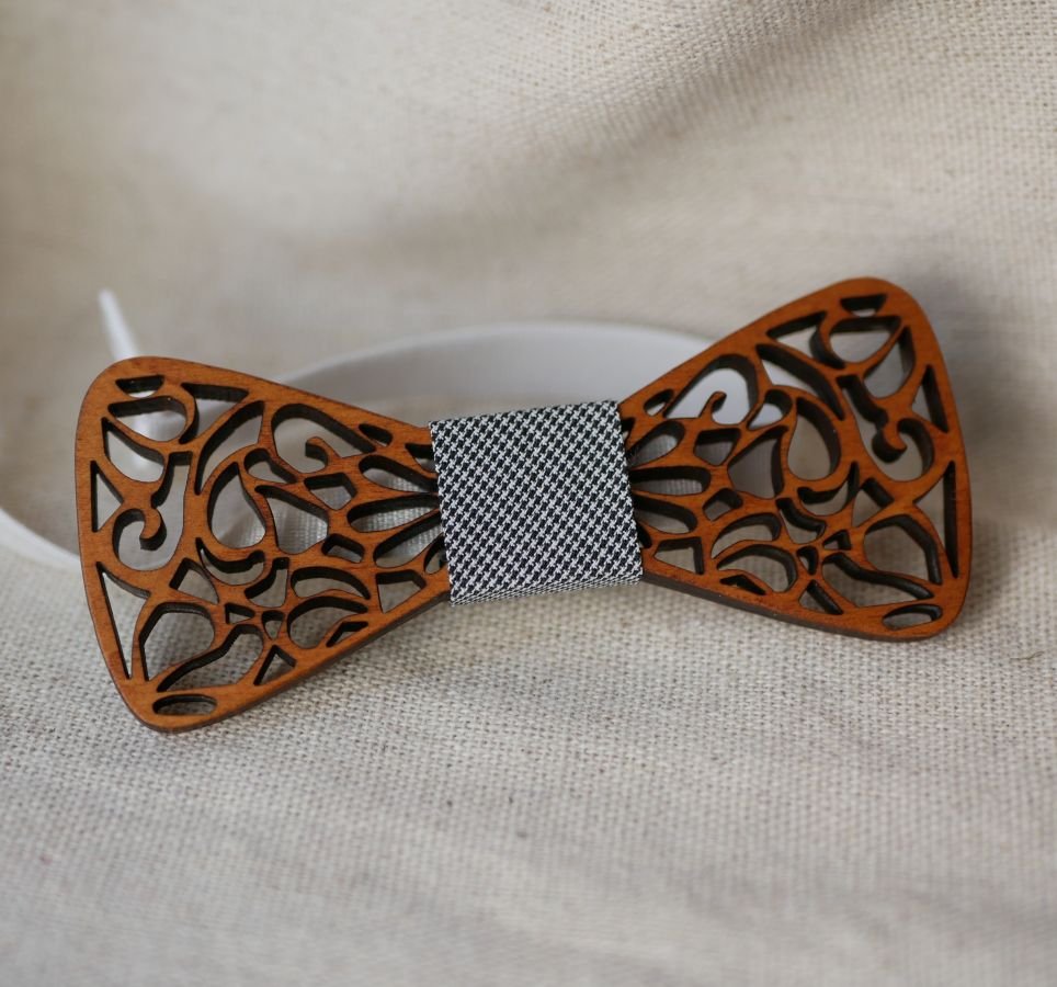 Children's wooden bow tie with openwork arasbesques