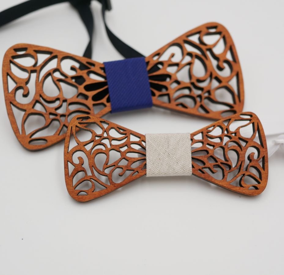 Children's wooden bow tie with openwork arasbesques