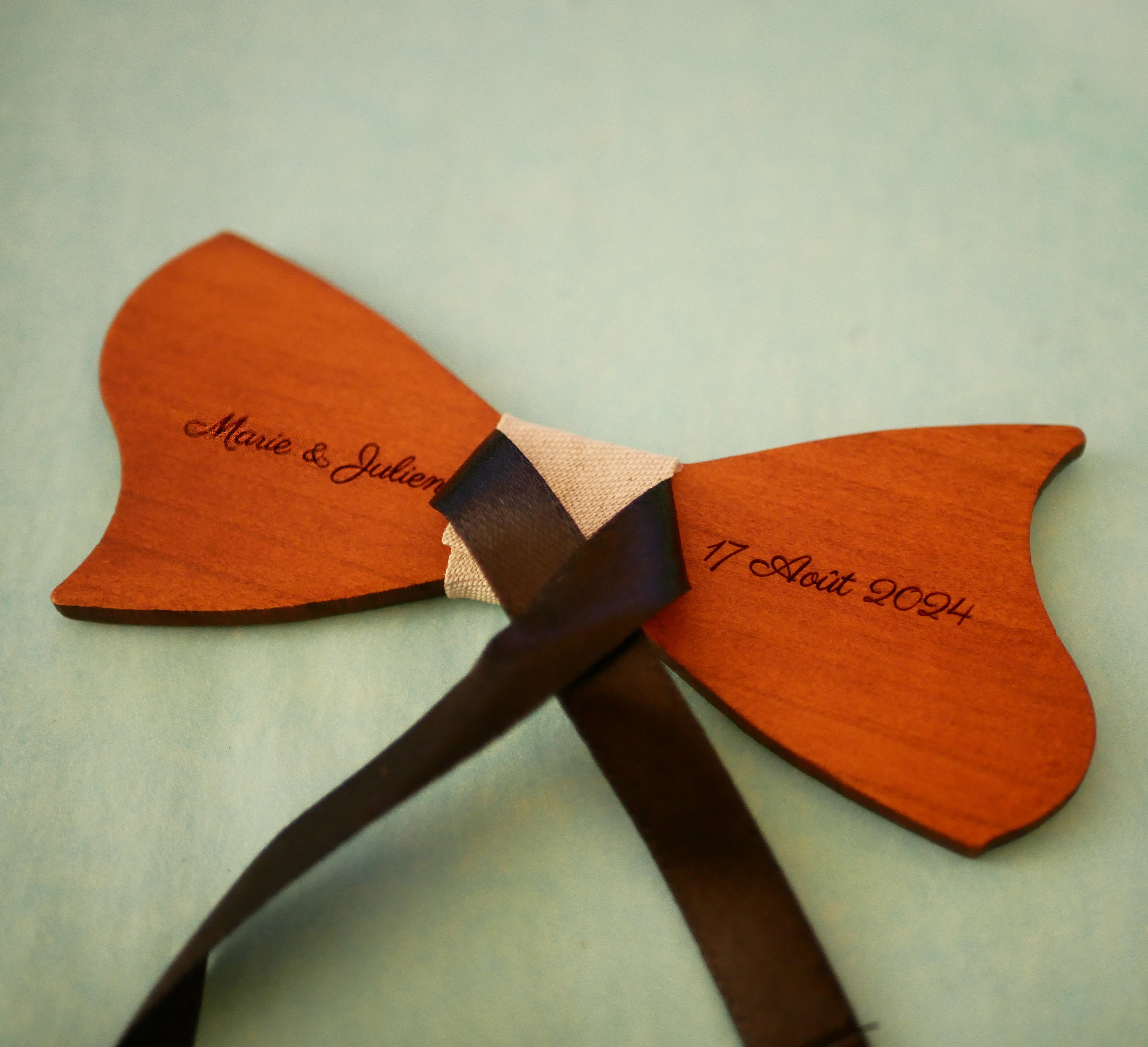 Asymmetrical bow tie in cherry wood to be personalized Made in France