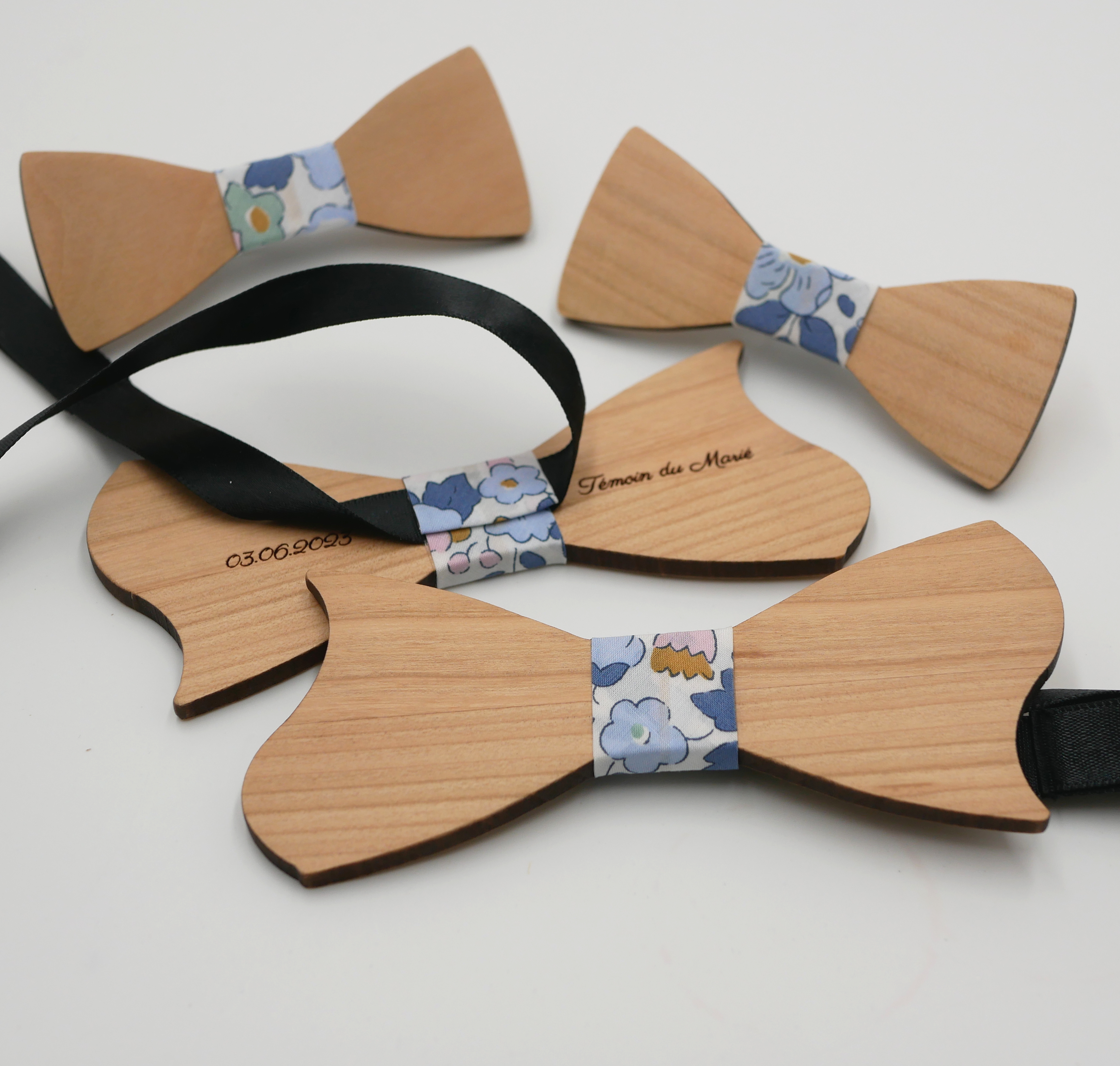 Asymmetrical bow tie in cherry wood to be personalized Made in France