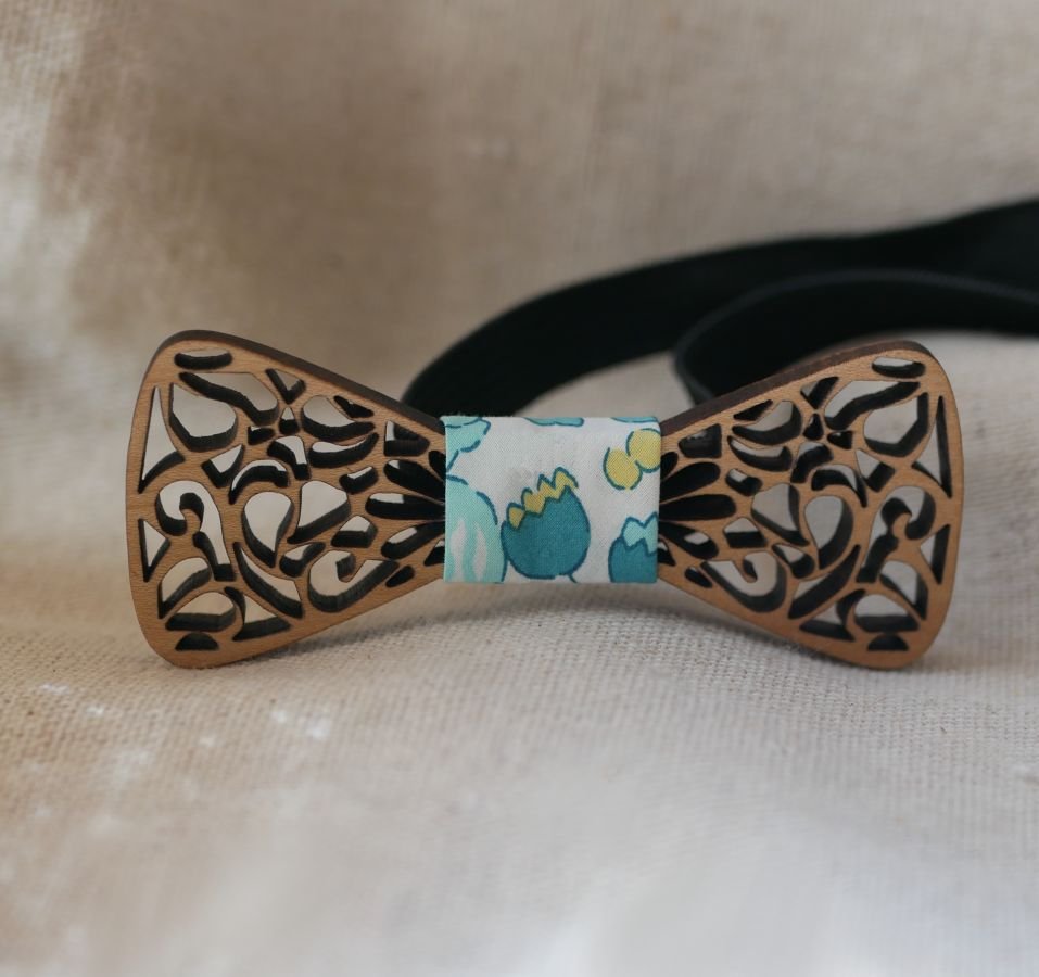 Elegant wooden mini bow tie