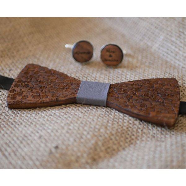 Bow tie in walnut with small engraved flowers