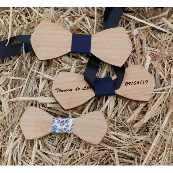 Natural wood bow tie to be personalized by engraving "le rabl&eacute;  