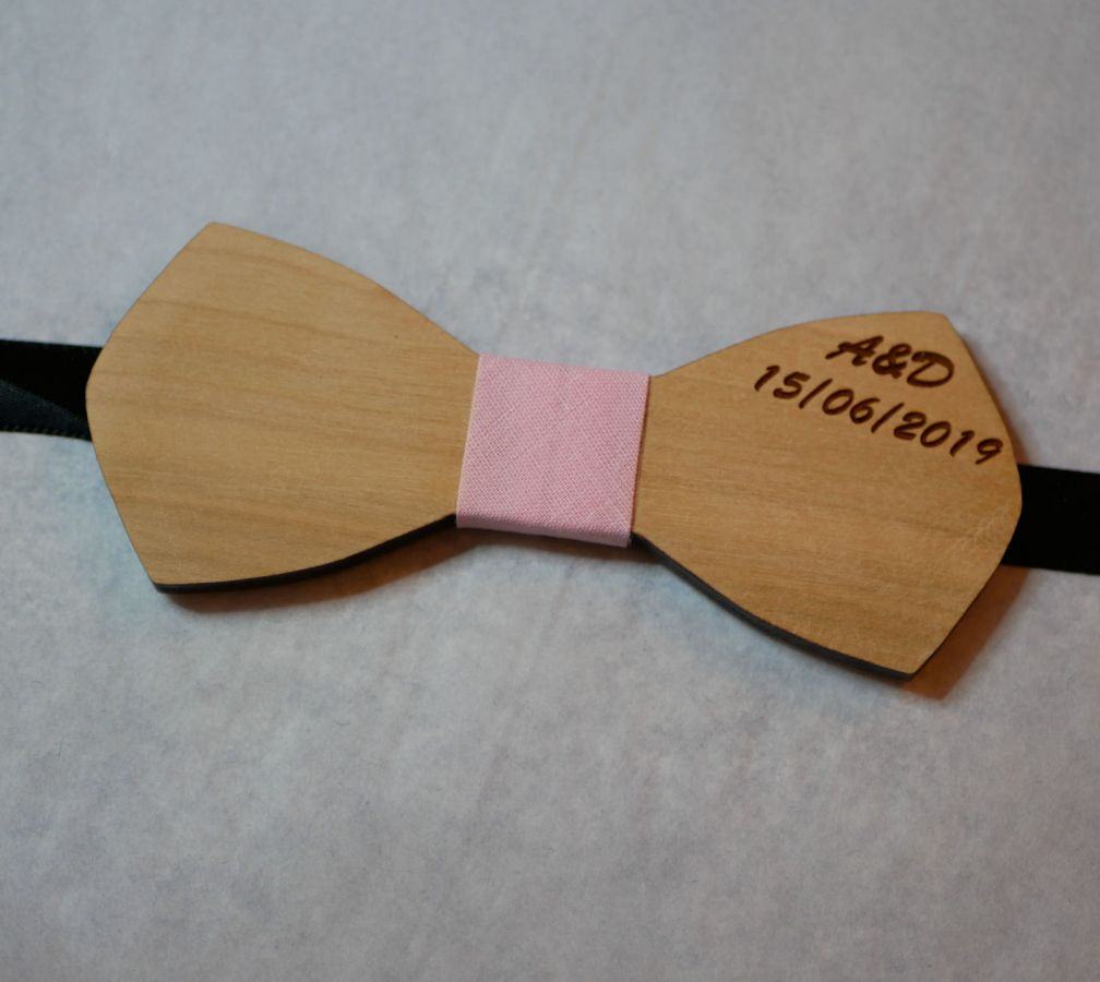 Natural wood bow tie to be personalized by engraving "le rablé  