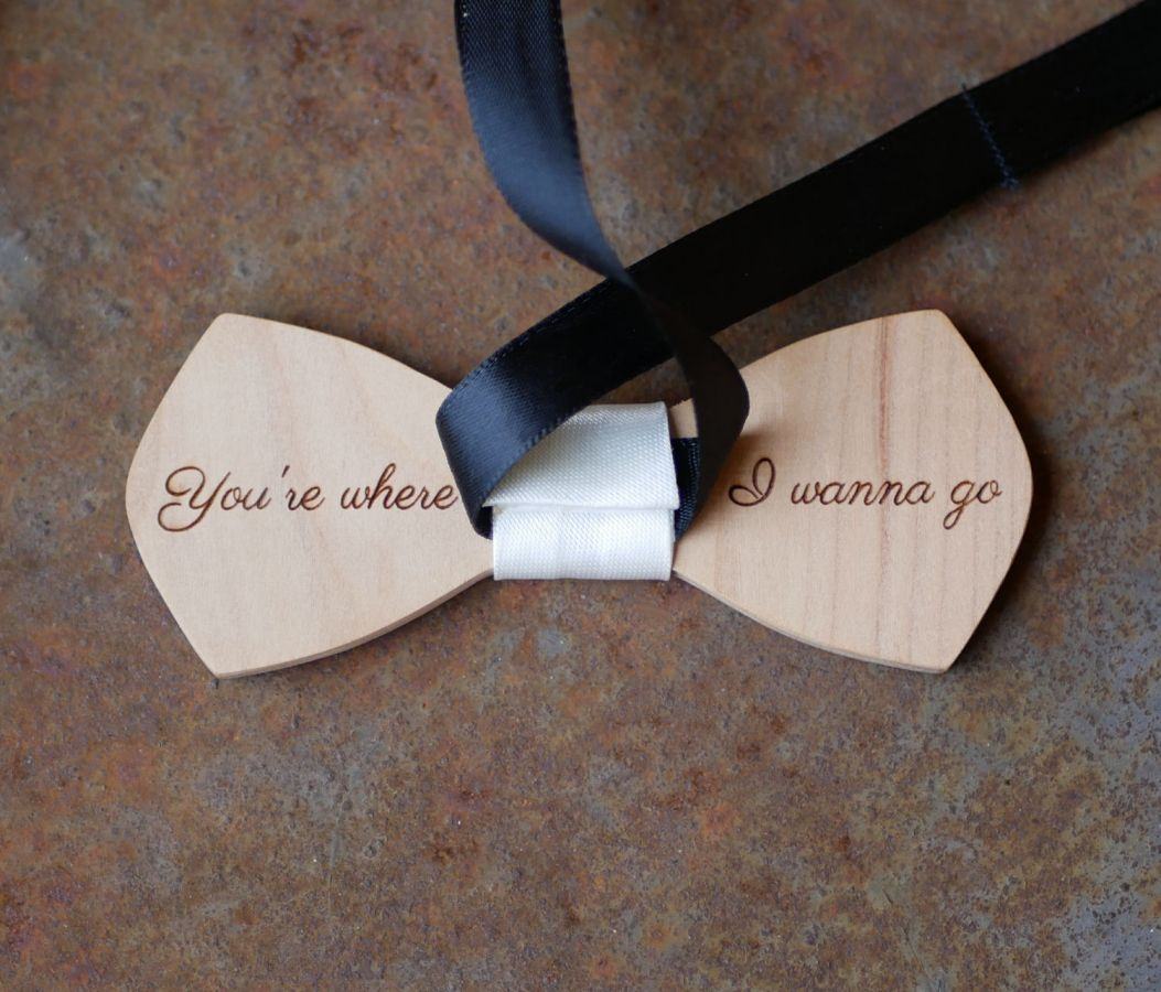 Natural wood bow tie to be personalized by engraving "le rablé  