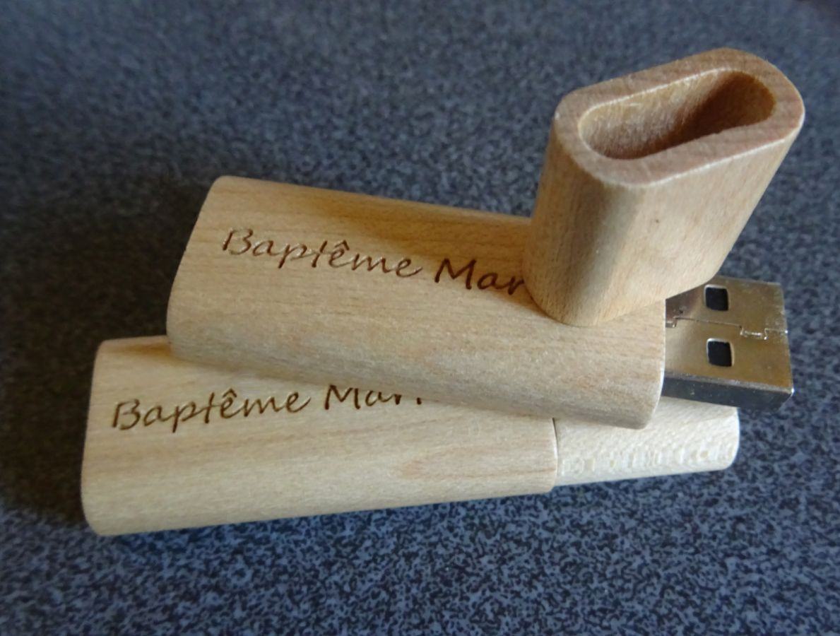 Small engraved wooden USB key to personalize