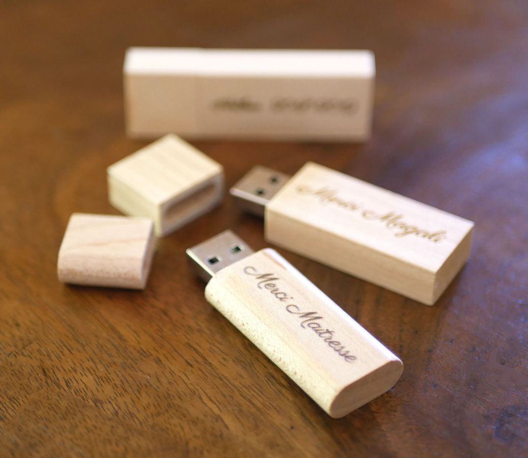 Small engraved light wood USB key to personalize 32GB 2.0