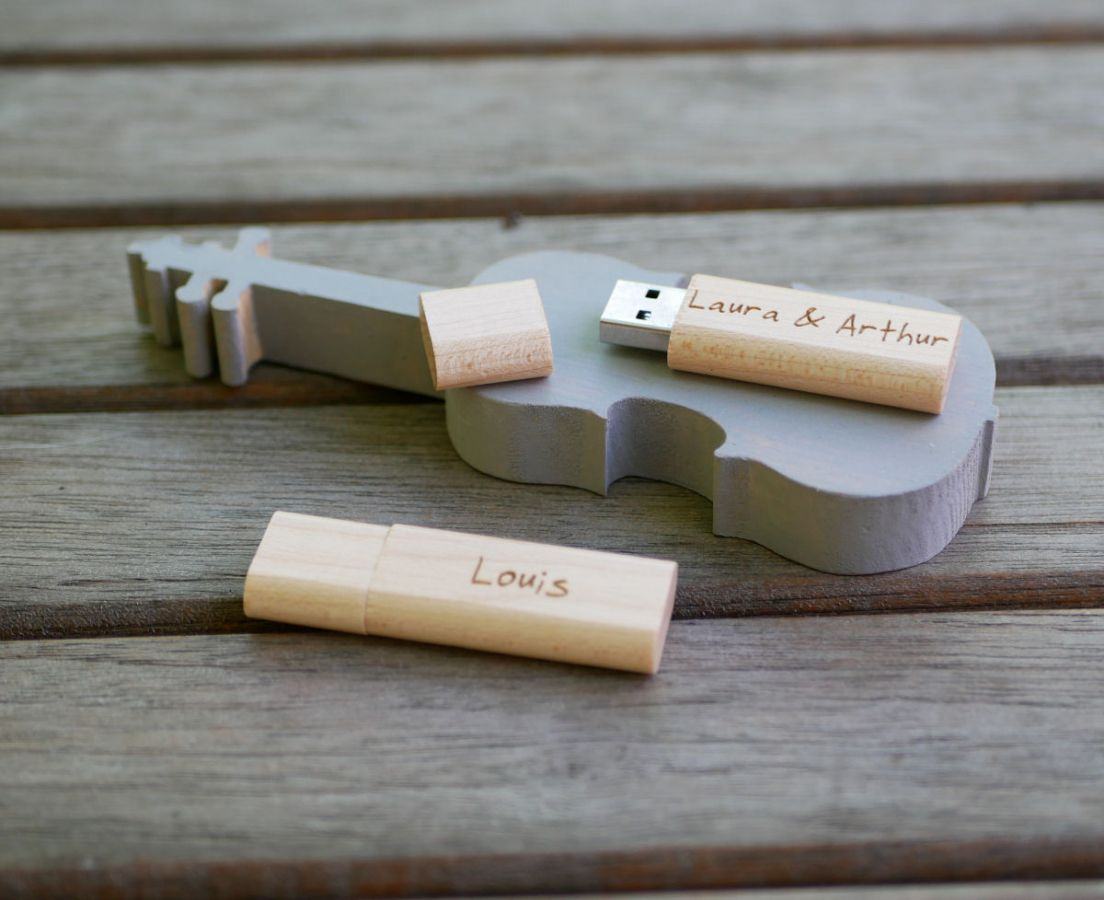 Small engraved wooden USB key to personalize