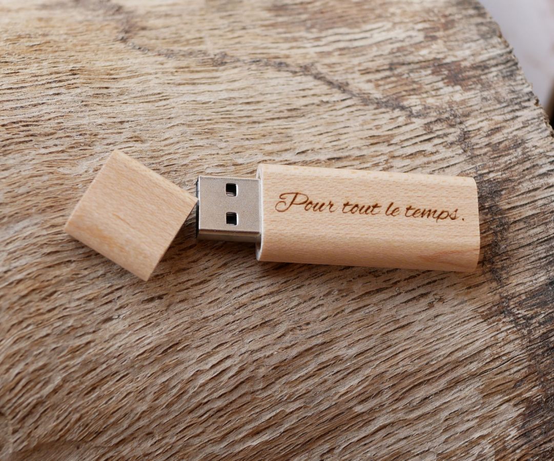 Small engraved wooden USB key to personalize