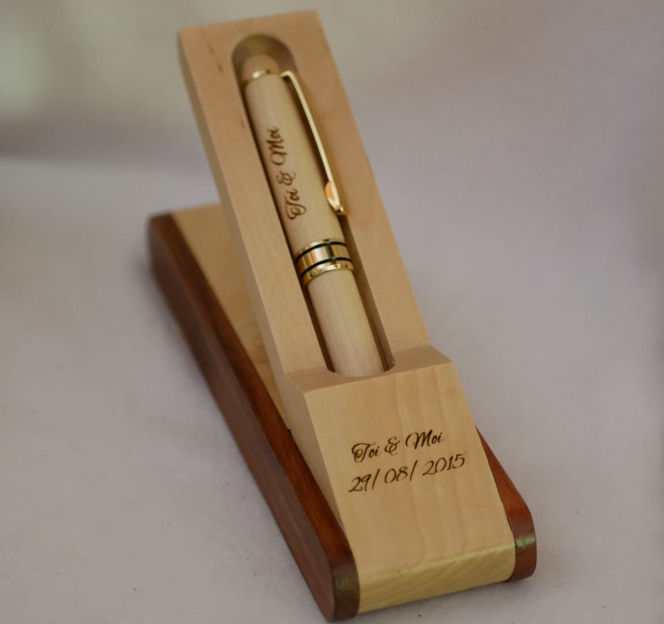 Wooden pen box engraved in a box to personalize 