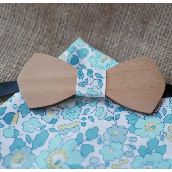Liberty Betsy Mint Green Wooden Bow Tie Pouch