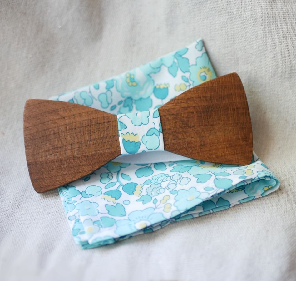 Liberty Betsy Mint Green Wooden Bow Tie Pouch