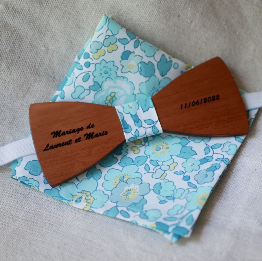 Liberty Betsy Mint Green Wooden Bow Tie Pouch