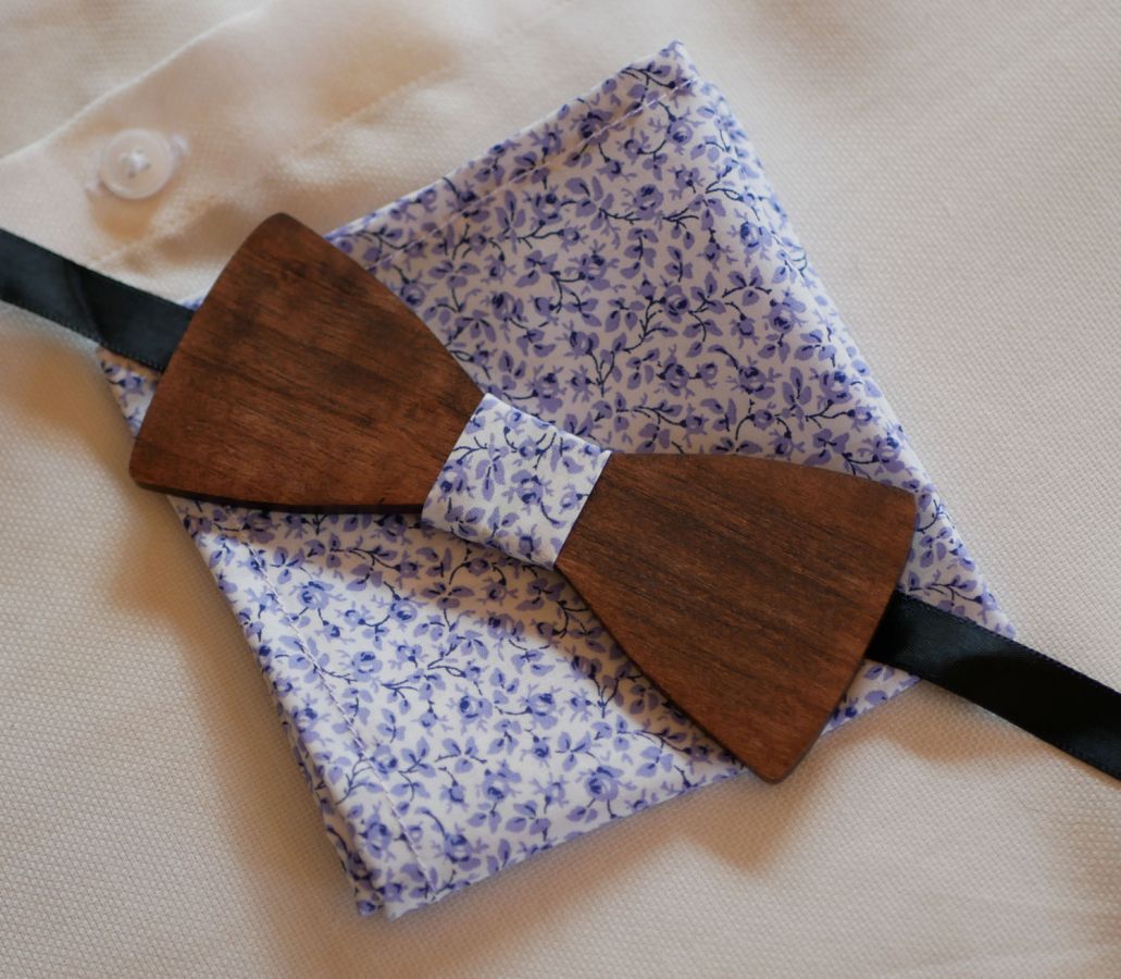 Customizable Liberty Mickael blue flowers and wooden bow tie pouch