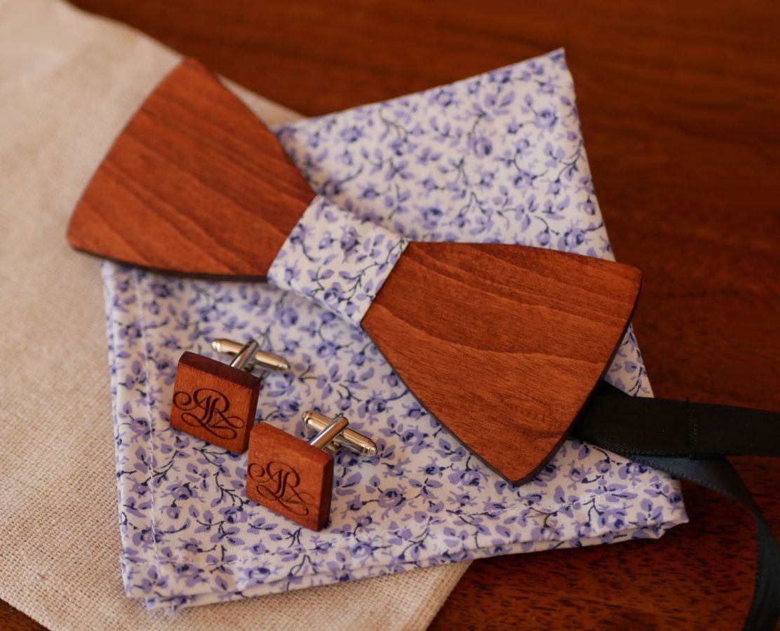 Customizable Liberty Mickael blue flowers and wooden bow tie pouch