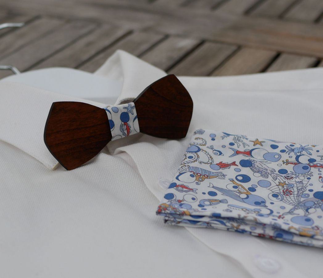 Liberty Ocean sailor bow tie pouch in wood, customizable