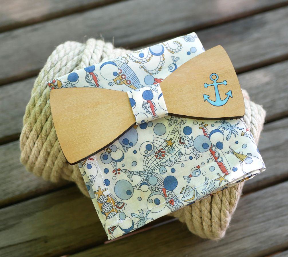 Liberty Ocean sailor bow tie pouch in wood, customizable