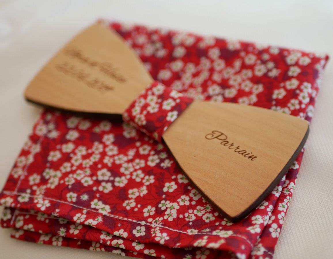 Wooden bow tie and red Liberty suit pocket 