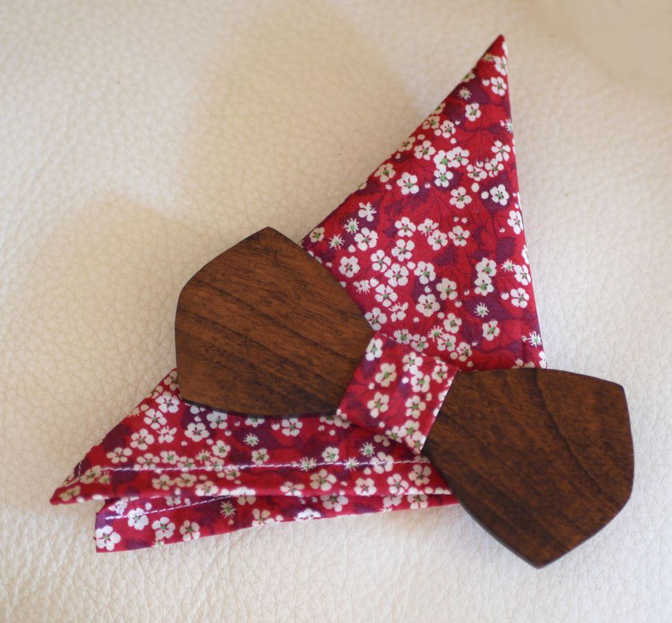 Wooden bow tie and red Liberty suit pocket 