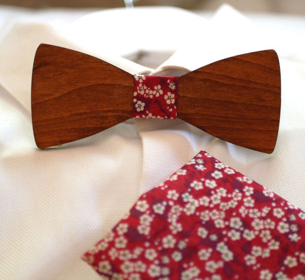 Wooden bow tie and red Liberty suit pocket 