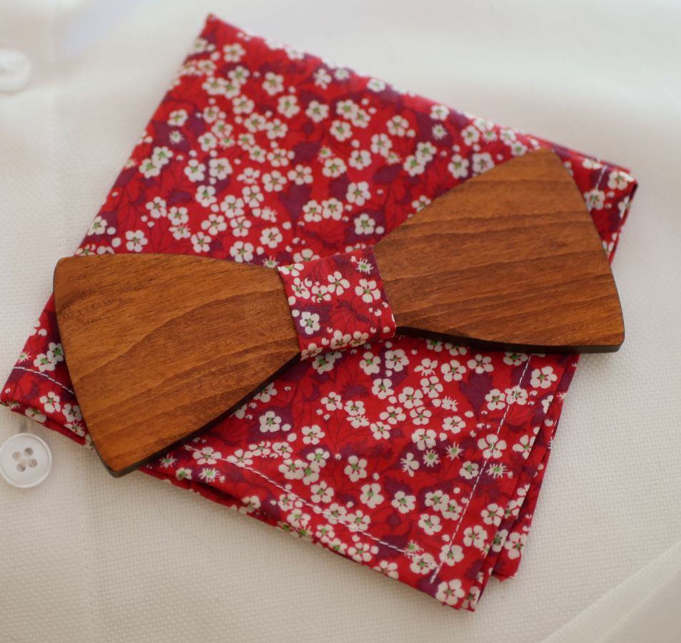 Wooden bow tie and red Liberty suit pocket 