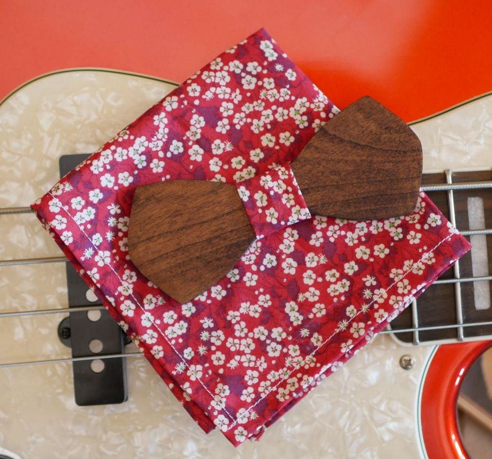 Wooden bow tie and red Liberty suit pocket 