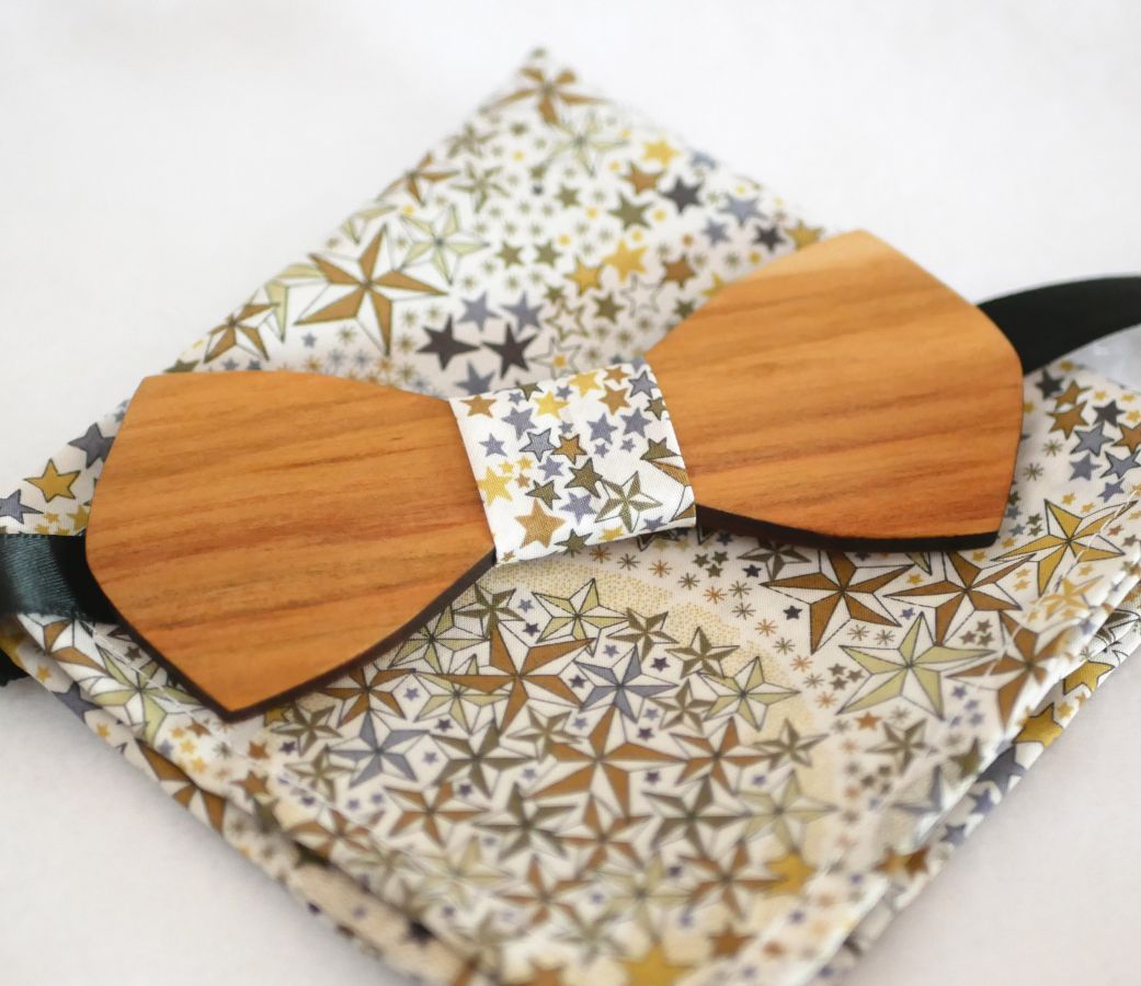 Customizable Liberty pouch with brown stars and wooden bow tie