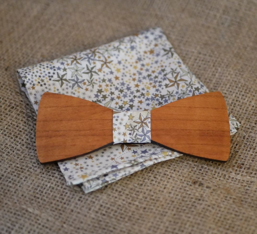 Customizable Liberty pouch with brown stars and wooden bow tie