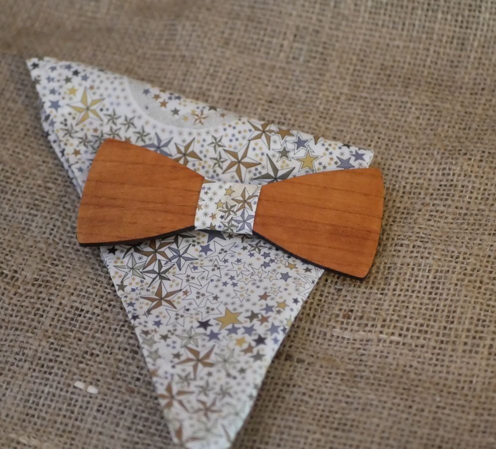 Customizable Liberty pouch with brown stars and wooden bow tie