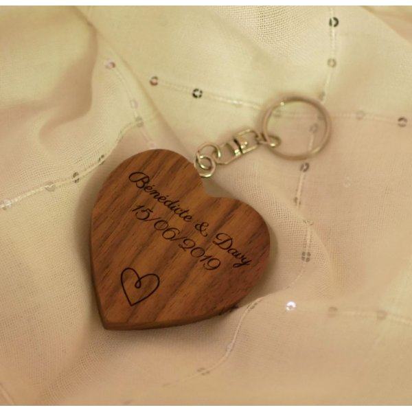 Heart-shaped USB key ring in dark wood to personalize by engraving