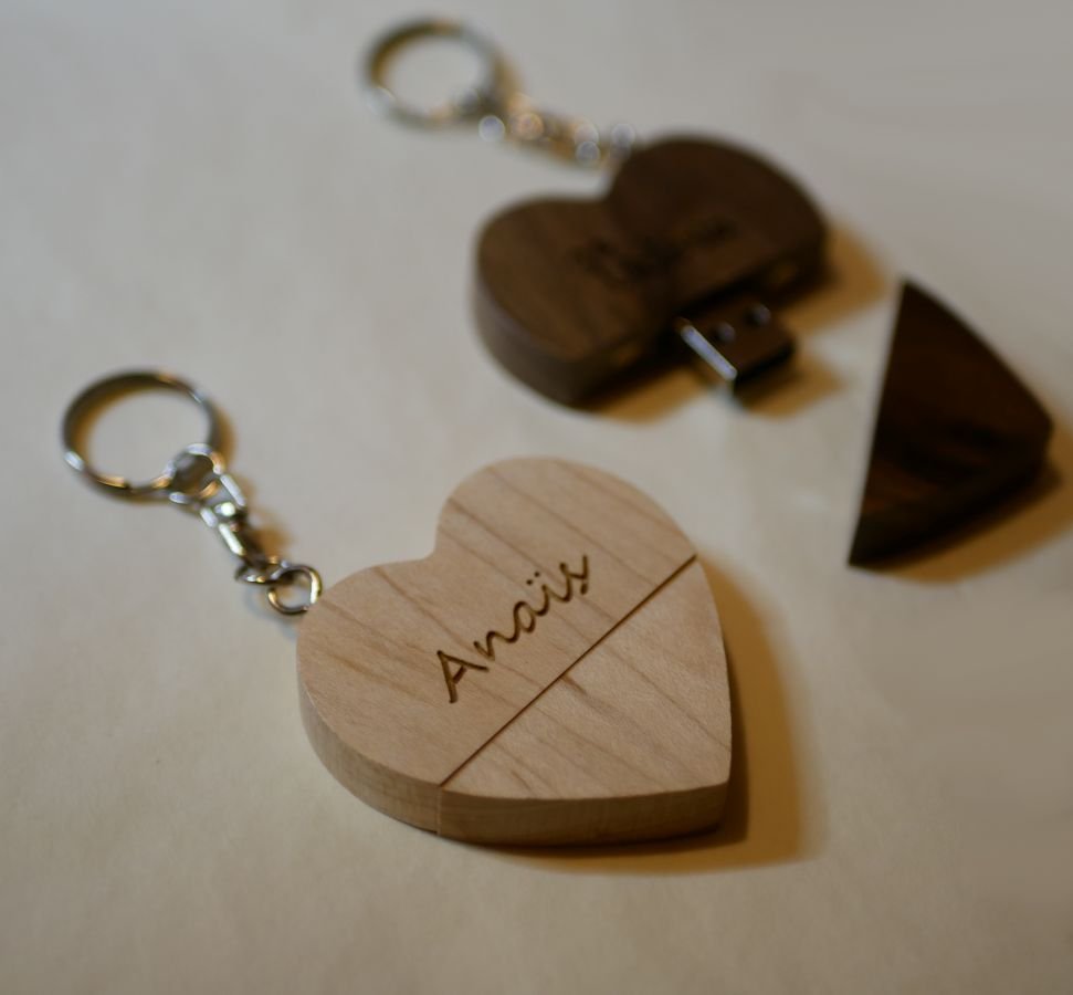 128 GB engraved wooden heart USB flash drive to personalize