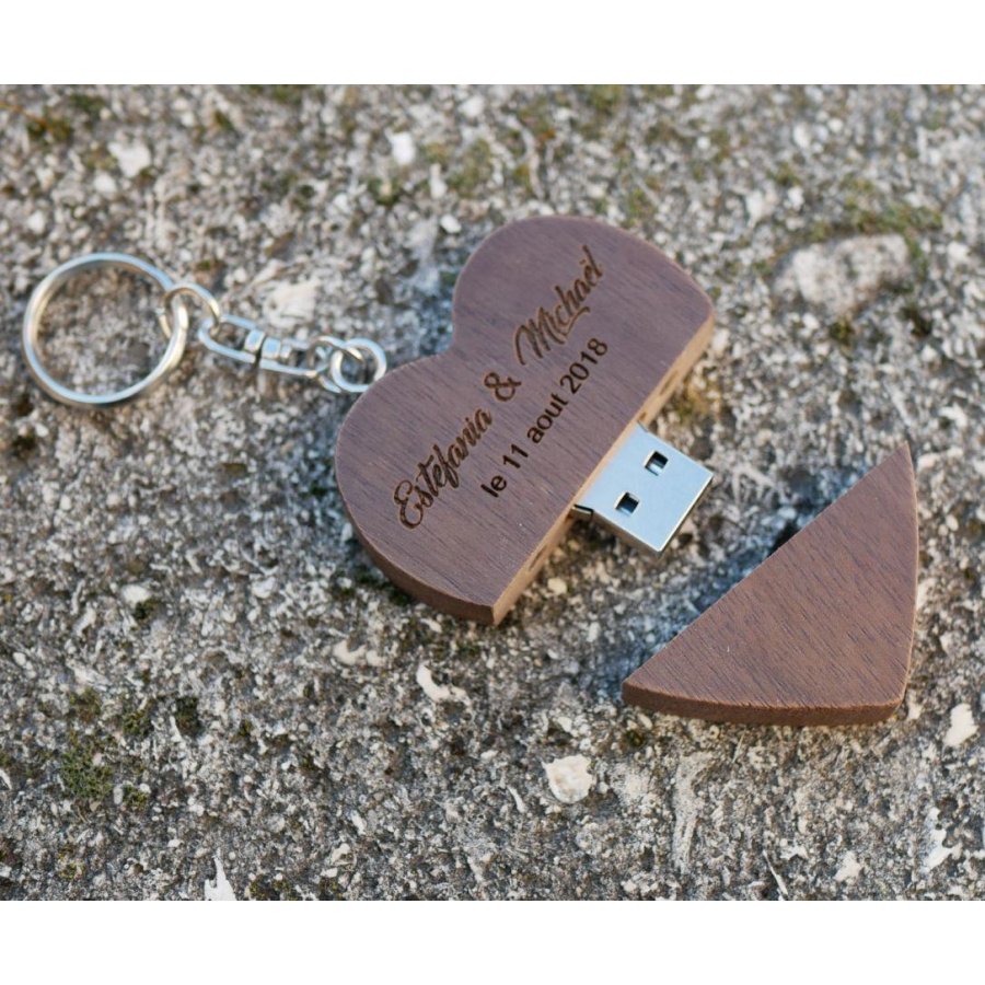 Heart-shaped USB key ring in dark wood to personalize by engraving