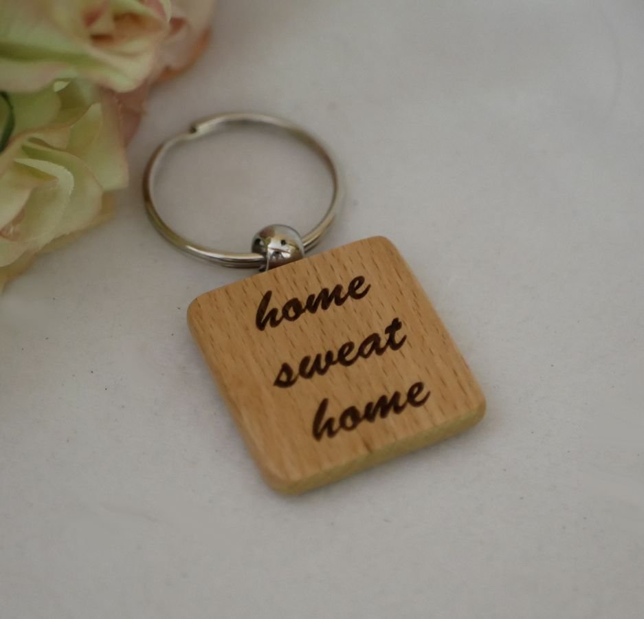 Square wooden key ring to be personalized by engraving