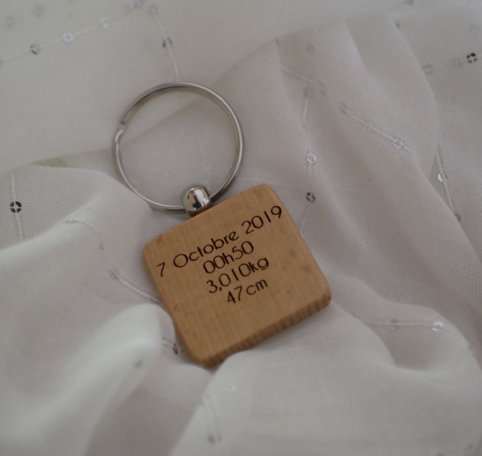 Square wooden key ring to be personalized by engraving