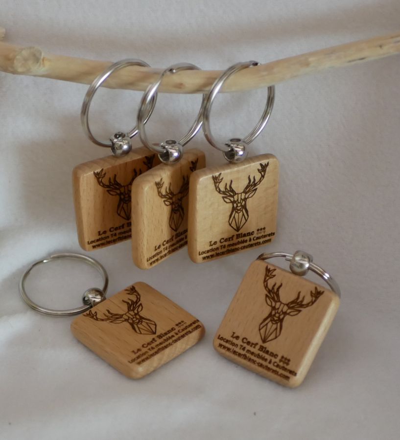 Square wooden key ring to be personalized by engraving