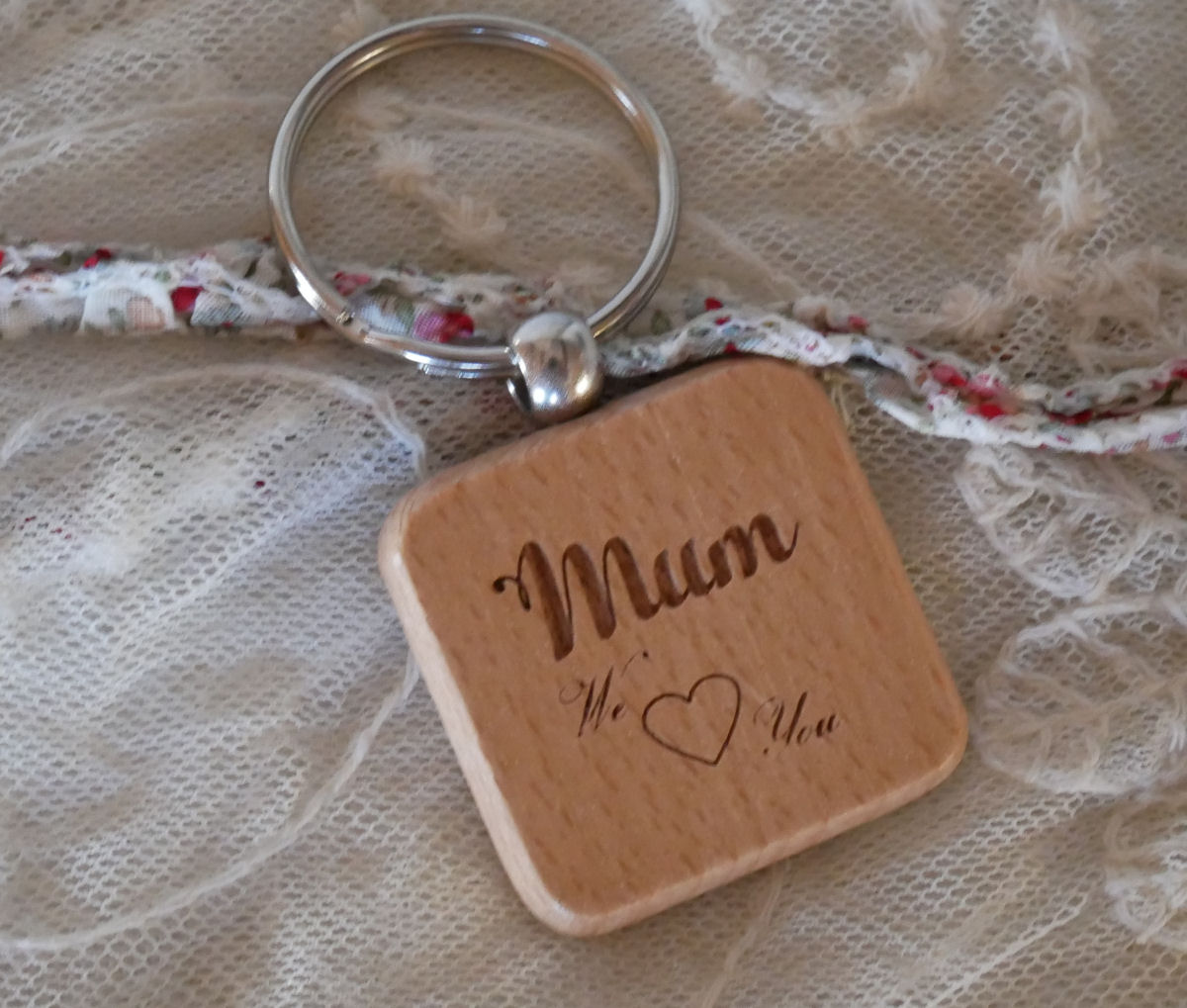 Square wooden key ring to be personalized by engraving