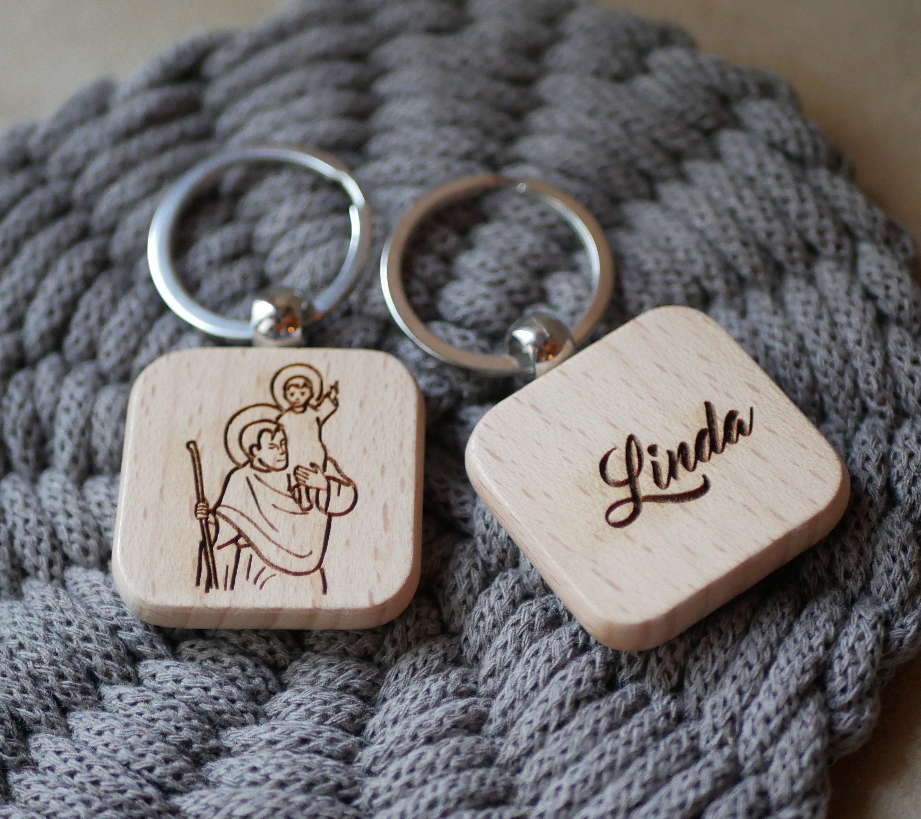 St Christophe square wooden key ring to personalize by engraving