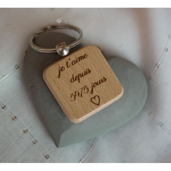 Square wooden key ring to be personalized by engraving