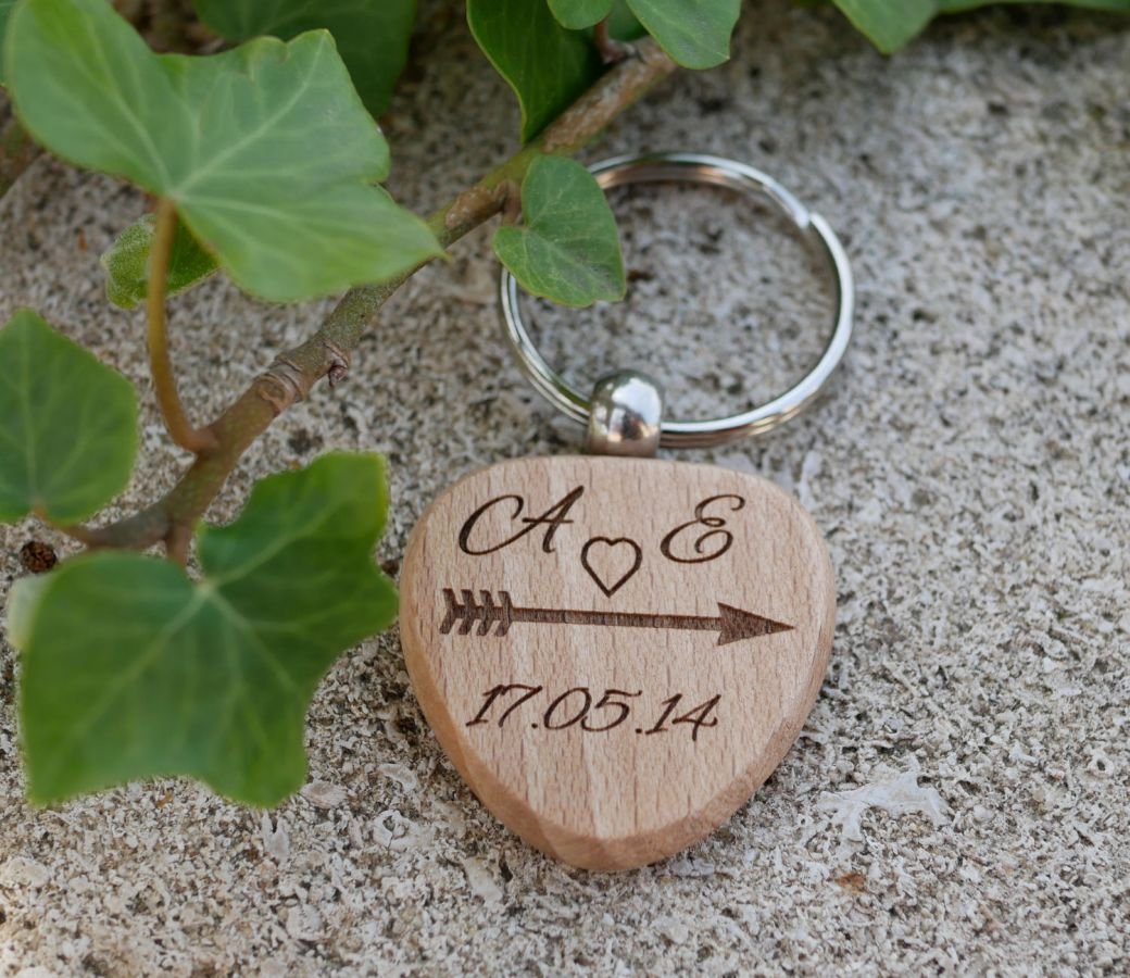 Wooden key ring Heart to be personalized by engraving