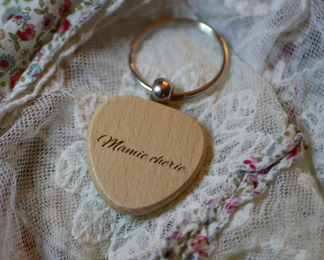 Wooden key ring Heart to be personalized by engraving