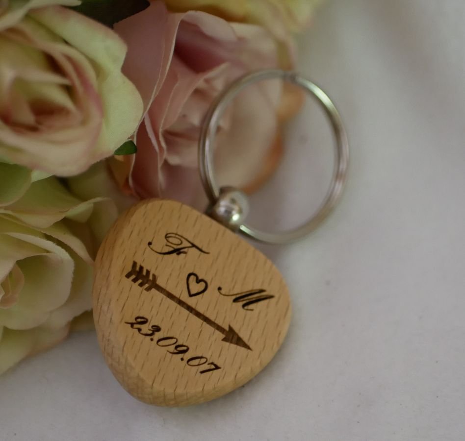 Wooden key ring Heart to be personalized by engraving