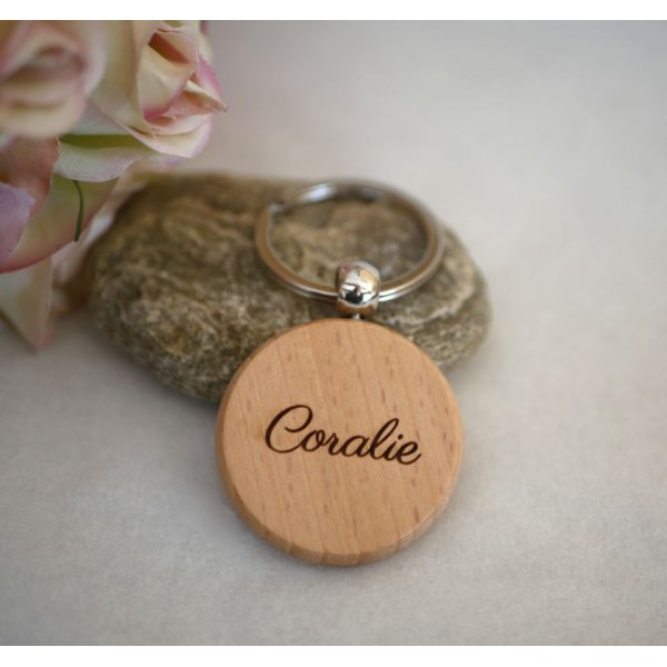 Round wooden key ring to be personalized by engraving